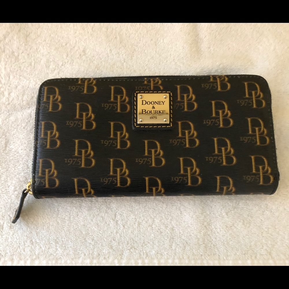 Dooney & Bourke 1975 black signature large wallet